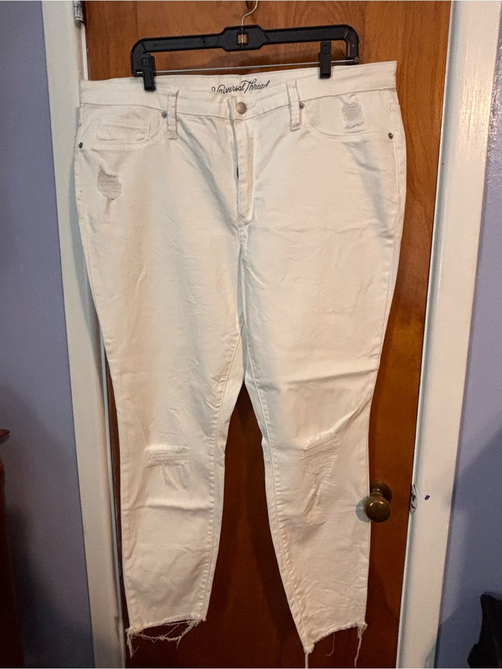 Universal Thread White Distressed Ankle Jeans